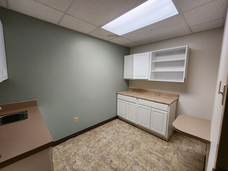 More Photos Of 16 Church St, Dallas Medical For Lease