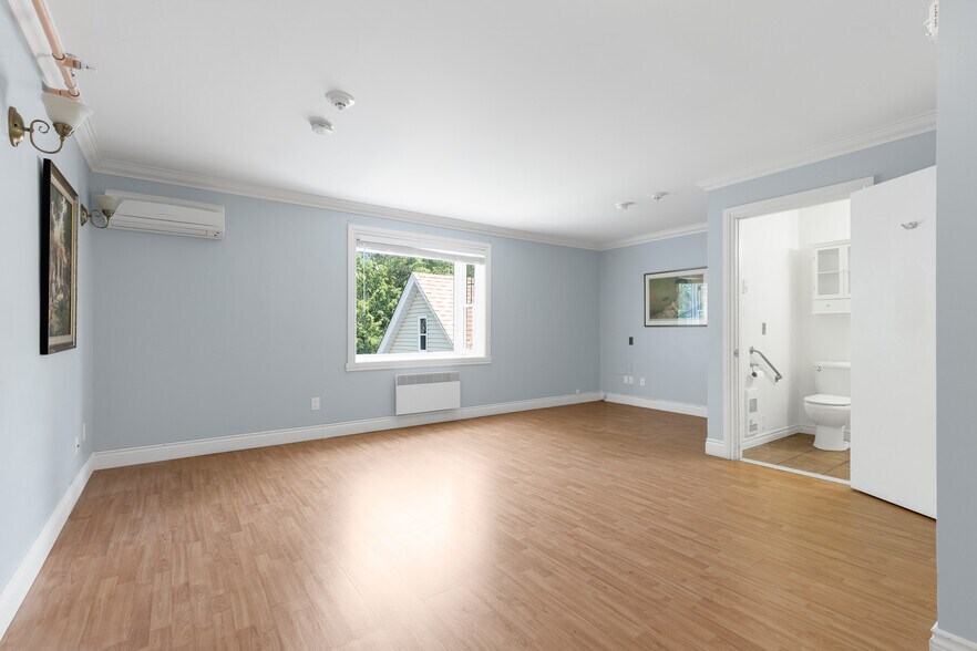 More Photos Of 21 Rue Messier, Mont-saint-hilaire Apartments For Sale