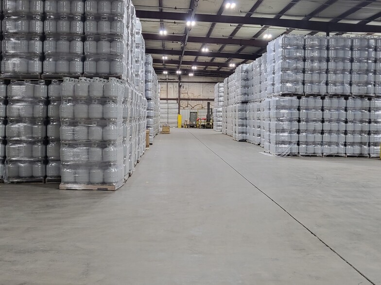 More Photos Of 1383 Industrial Blvd, Crossville Manufacturing For Sale
