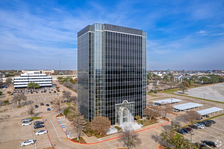 More Photos Of 1250 E Copeland Rd, Arlington Office For Lease