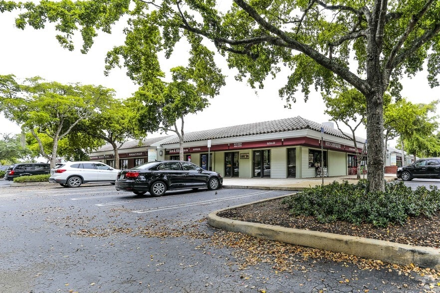 More Photos Of 16351-16495 NW 67th Ave, Miami Lakes Unknown For Lease