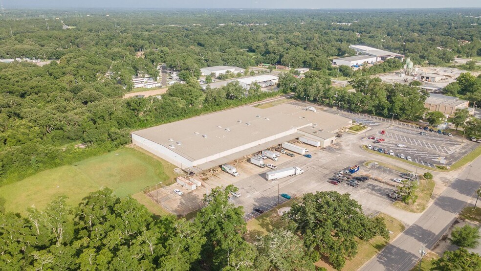 More Photos Of 7801 Sears Blvd, Pensacola Distribution For Lease