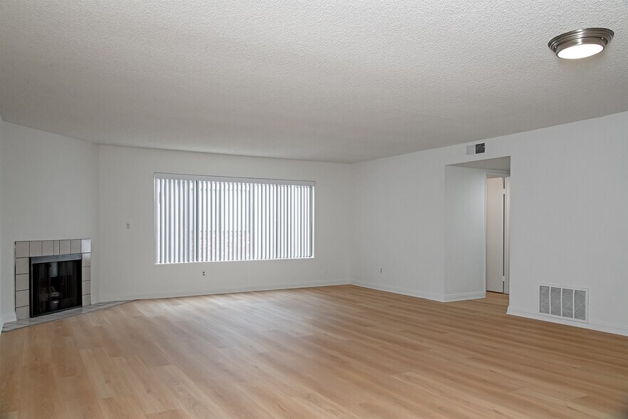 More Photos Of 433 N Louise St, Glendale Apartments For Sale