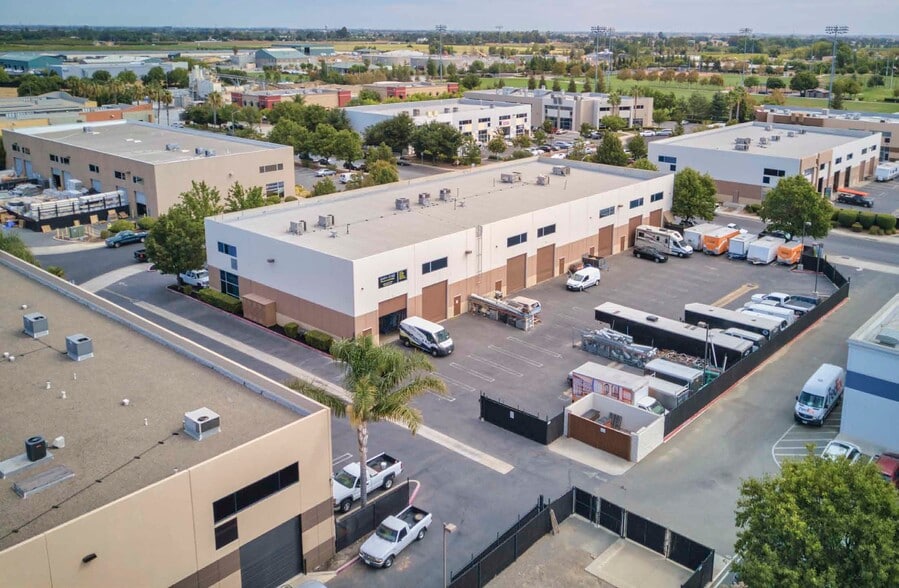 Primary Photo Of 390 Carrol Ct, Brentwood Light Distribution For Lease