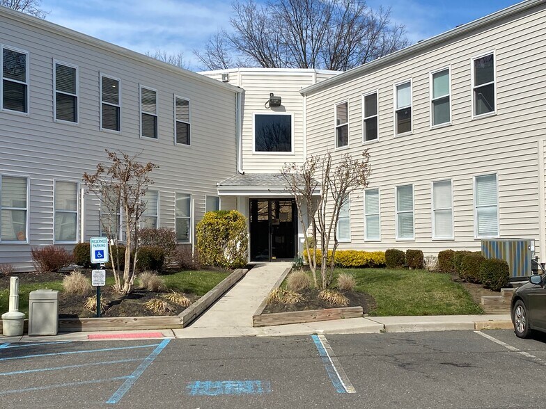 More Photos Of 59 Avenue at the Commons, Shrewsbury Medical For Lease