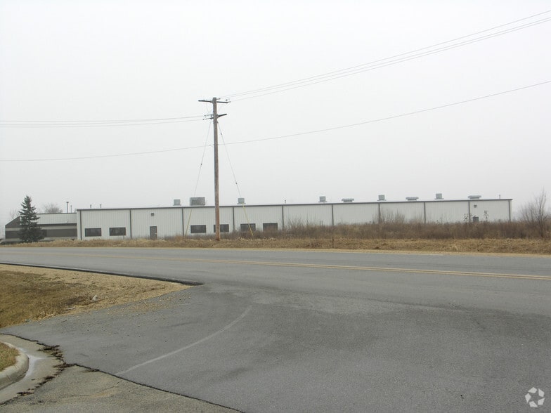 More Photos Of 9620 Forest Hills Rd, Machesney Park Light Manufacturing For Sale