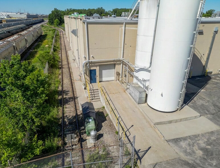 More Photos Of 1015 New York Ave, Toledo Distribution For Sale