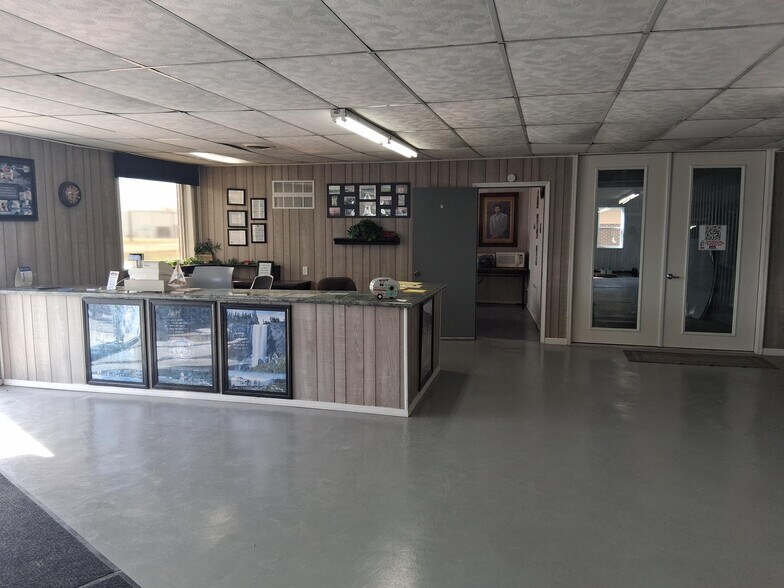 More Photos Of 1117 N Old Route 66, Litchfield General Retail For Sale