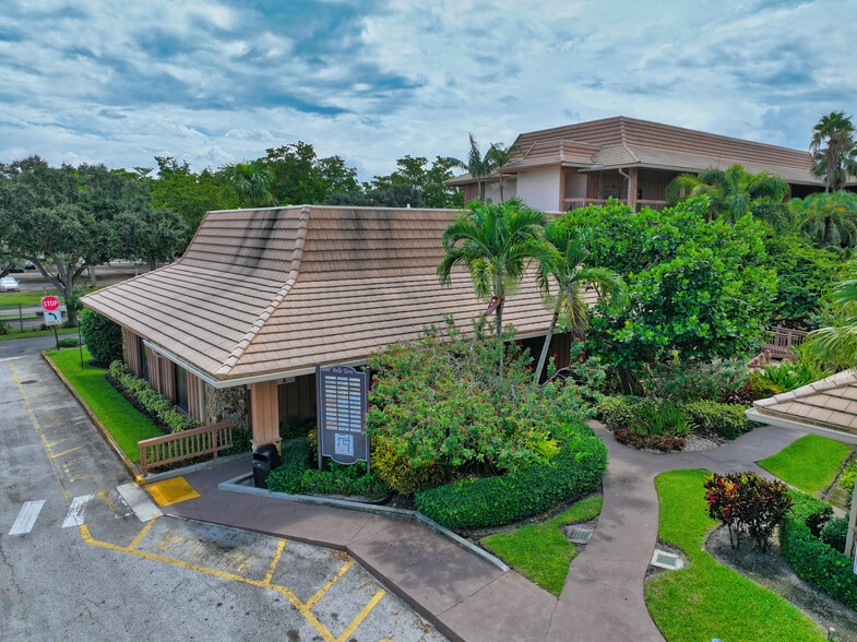 Primary Photo Of 7800 W Oakland Park Blvd, Sunrise Medical For Lease