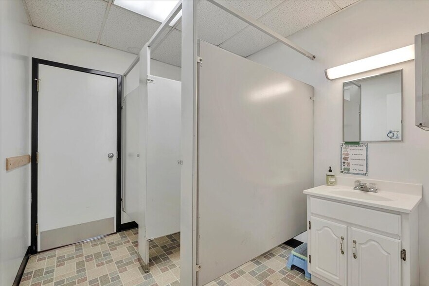 More Photos Of 4 Glenna Dr, Carmel Specialty For Sale