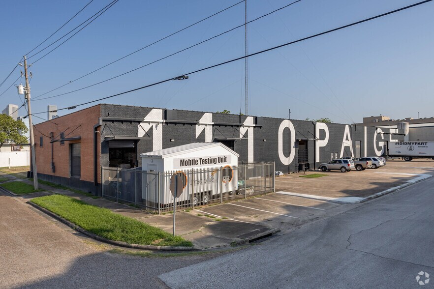 More Photos Of 1110 Paige St, Houston Warehouse For Lease