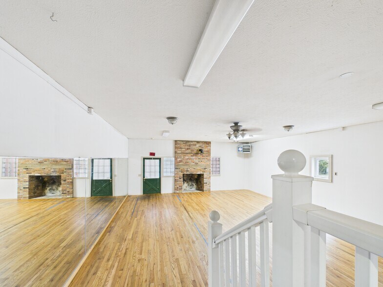 More Photos Of 40 E Genesee St, Auburn Storefront Retail Residential For Sale