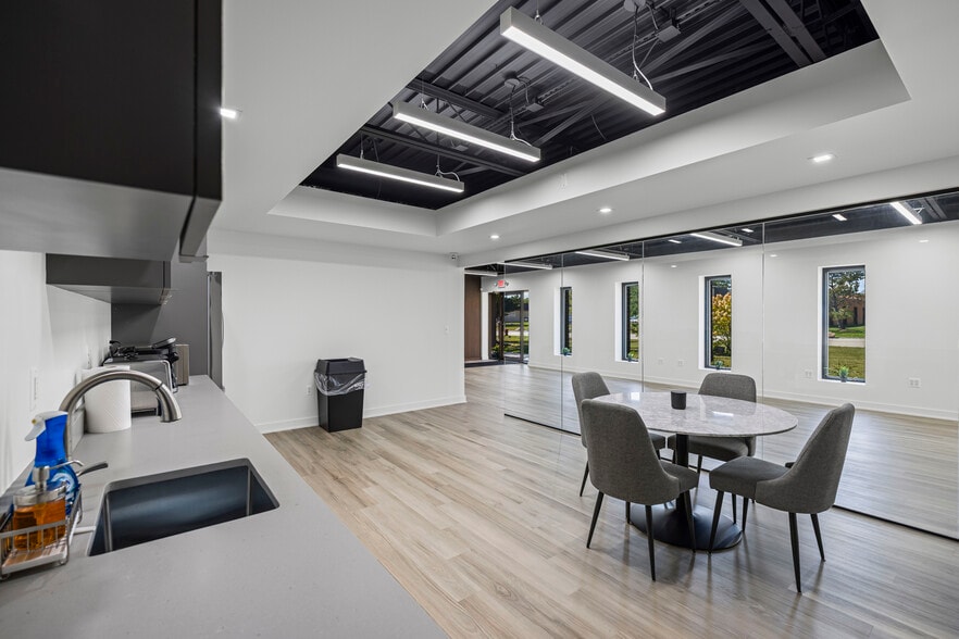 More Photos Of 23936 Industrial Park Dr, Farmington Hills Warehouse For Sale