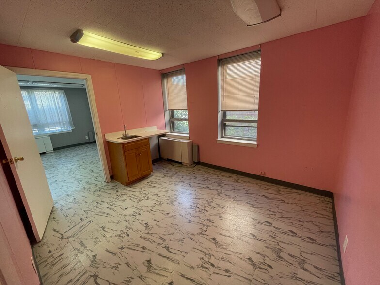 More Photos Of 609 Farmington Ave, Hartford Medical For Lease