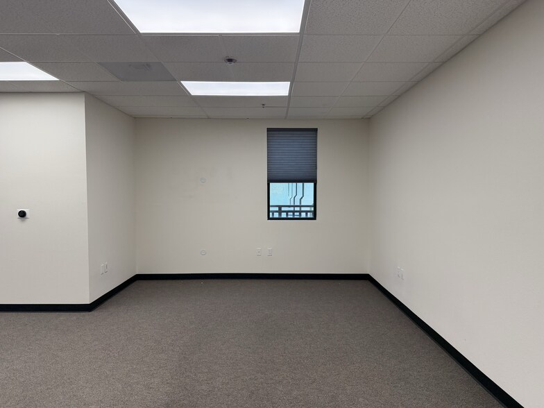 More Photos Of 1414 E F St, Oakdale Office For Sale