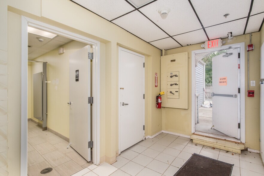 More Photos Of 6015-6049 Dempster St, Morton Grove Storefront Retail Office For Sale