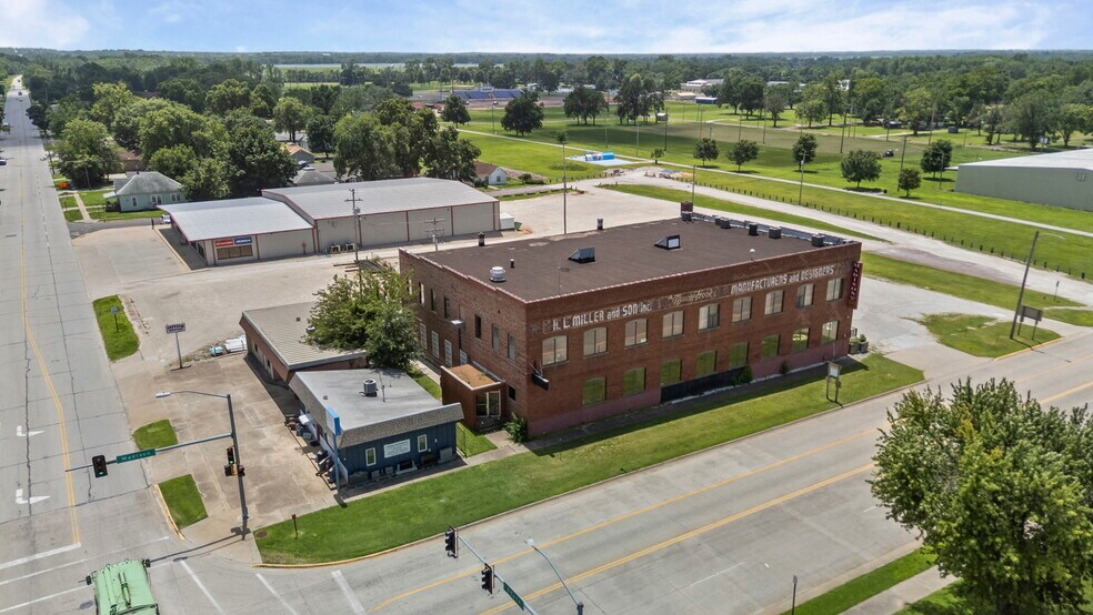 More Photos Of 415 W Madison Ave, Iola Restaurant For Sale