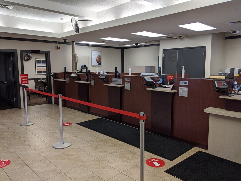 More Photos Of 145 Ghent Rd, Fairlawn Bank For Lease