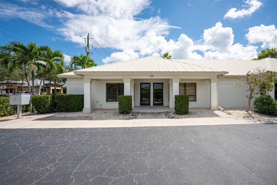 More Photos Of 866-868 99th Ave N, Naples Medical For Lease