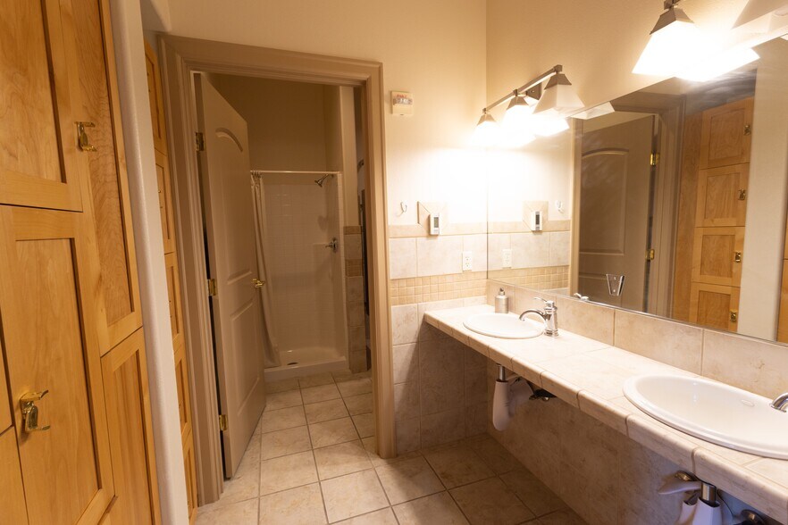 More Photos Of 360 Knechtel Way NE, Bainbridge Island Apartments For Sale