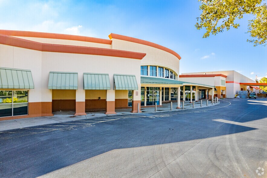 More Photos Of 17605 Bruce B Downs Blvd, Tampa Supermarket For Lease