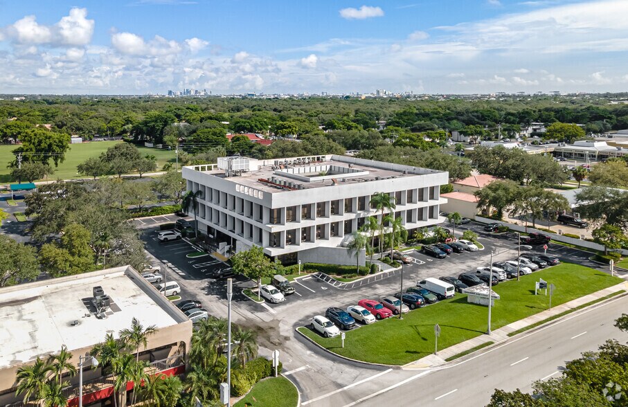 More Photos Of 3475 Sheridan St, Hollywood Office For Lease