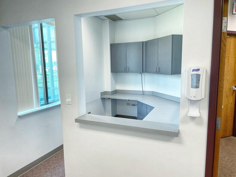 More Photos Of 3703 Doty Rd, Woodstock Medical For Lease