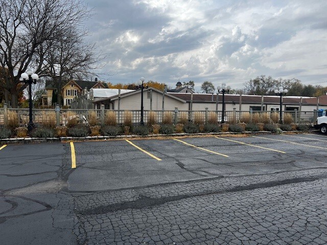 Primary Photo Of 2640 N Main St, Rockford Garden Center For Sale