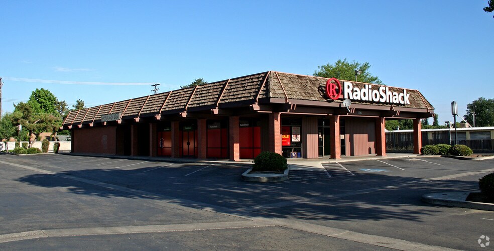More Photos Of 1725 S Mooney Blvd, Visalia Freestanding For Lease