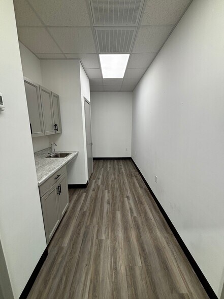 More Photos Of 1905 Longmire Rd, Conroe Unknown For Lease