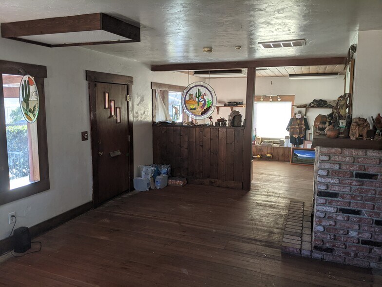 More Photos Of 2757 Foothill Blvd, La Crescenta Freestanding For Sale