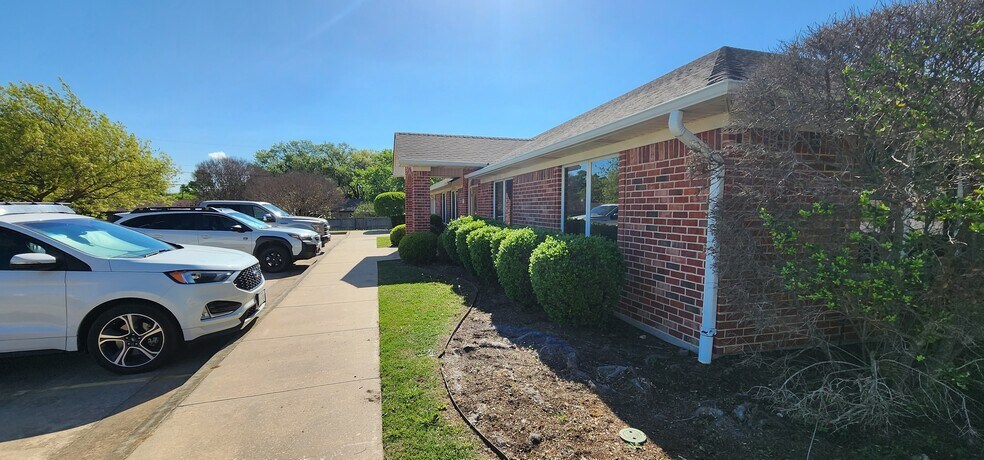 More Photos Of 1156 N Bonnie Brae St, Denton Medical For Sale