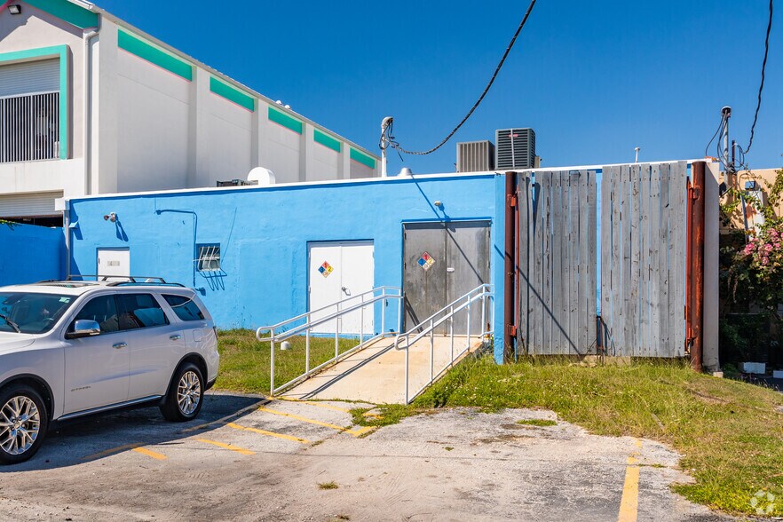 More Photos Of 14011-14015 S Dixie Hwy, Miami Freestanding For Lease