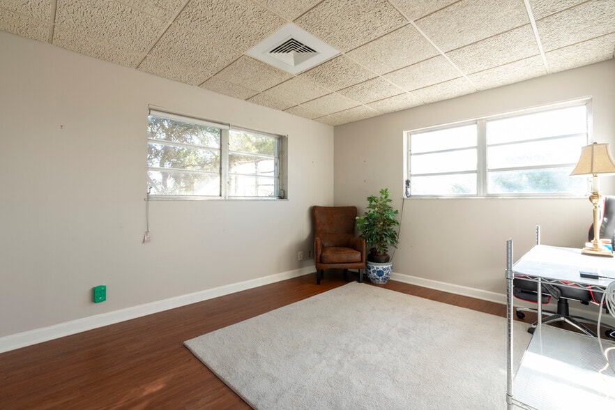 More Photos Of 218 S F St, Lake Worth Warehouse For Sale