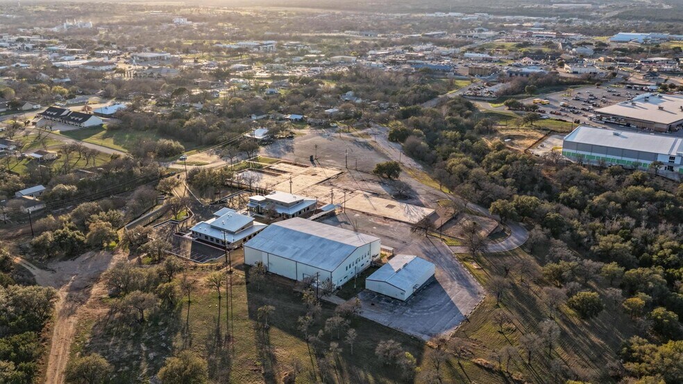 More Photos Of 501 12th St, Marble Falls Specialty For Lease