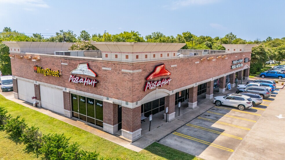 More Photos Of 2720-2850 E Broadway St, Pearland Unknown For Lease