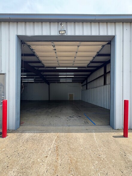 More Photos Of 8240 E 111th St, Bixby Light Distribution For Lease