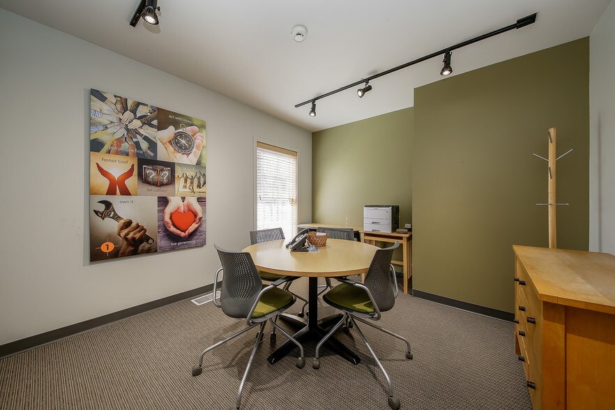 More Photos Of 5222 Main St, Downers Grove Office For Lease