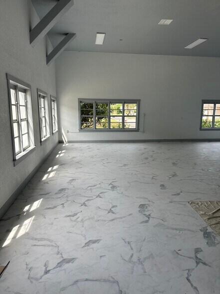 More Photos Of 1236 Central Ave, Sarasota Warehouse For Lease