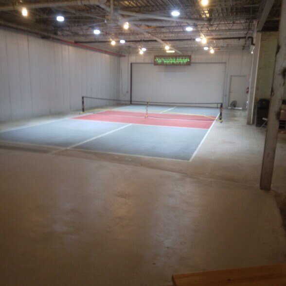More Photos Of 901 E Highway 82, Nocona Manufacturing For Sale