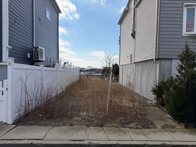 Primary Photo Of 308 E 8th Rd, Far Rockaway Land For Sale