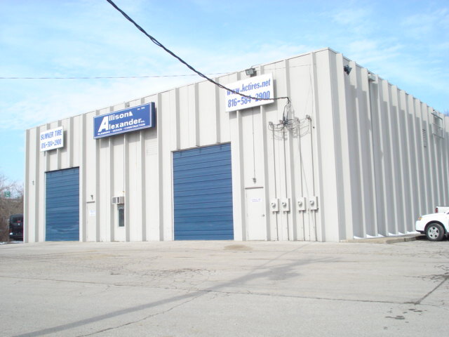 Primary Photo Of 3401-3405 NW Vivion Rd, Riverside Warehouse For Lease