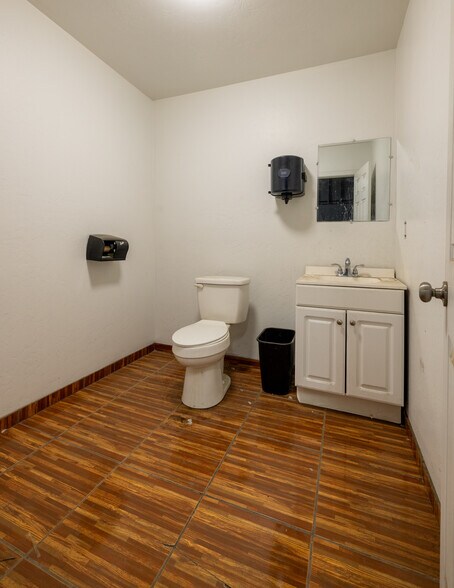 More Photos Of 460 S K St, Tulare Freestanding For Sale