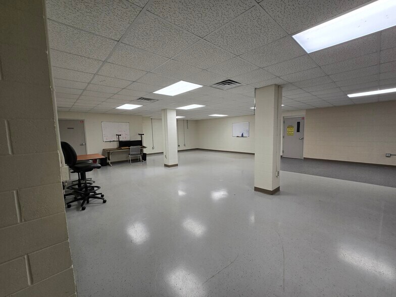 More Photos Of 3933 Monitor Rd, Bay City Office For Sale