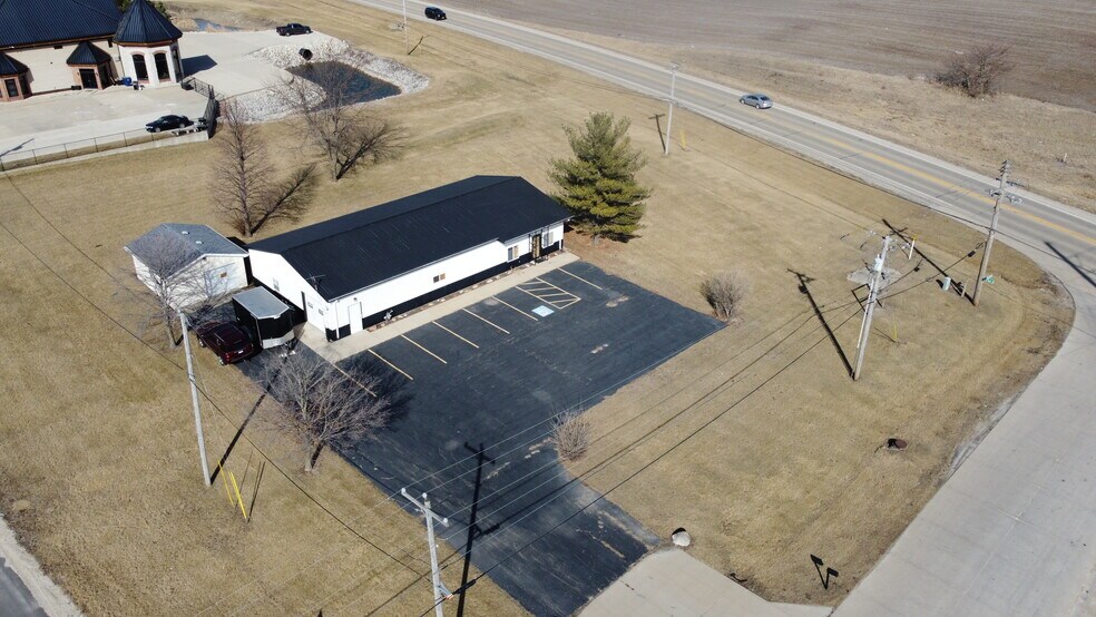 More Photos Of 9 Enterprise Dr, La Salle Distribution For Lease