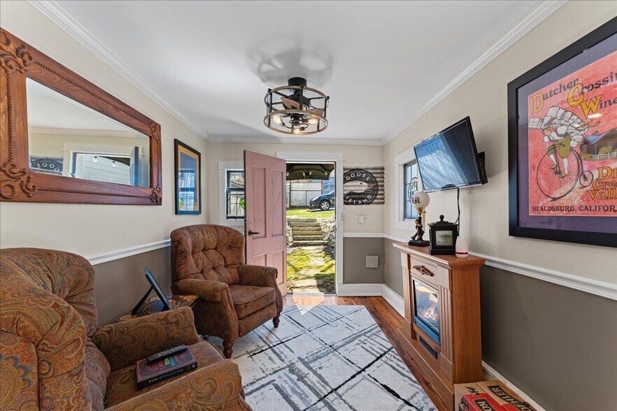 More Photos Of 517 Milwaukee St, Kewaunee General Retail For Sale