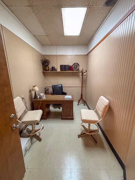 More Photos Of 111 Bowie St, De Kalb General Retail For Sale