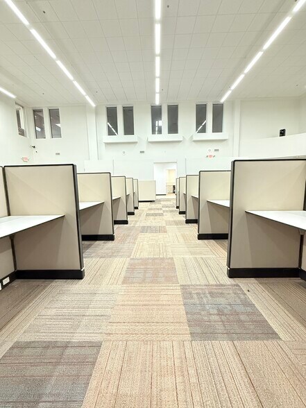 More Photos Of 5402 W Laurel St, Tampa Loft Creative Space For Lease