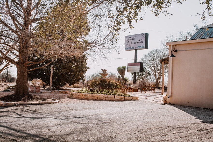 More Photos Of 13893 US Highway 87, Adkins Flex For Sale