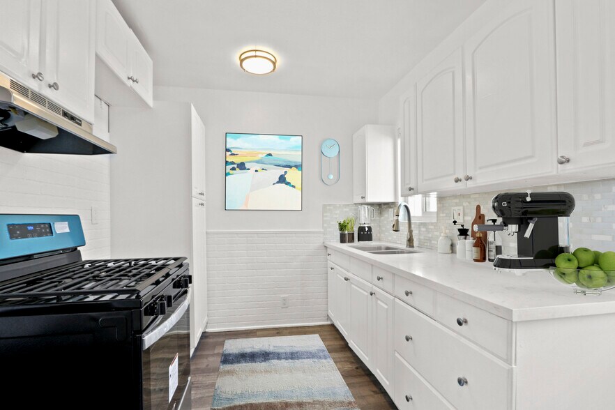 More Photos Of 473 E 55th St, Long Beach Apartments For Sale